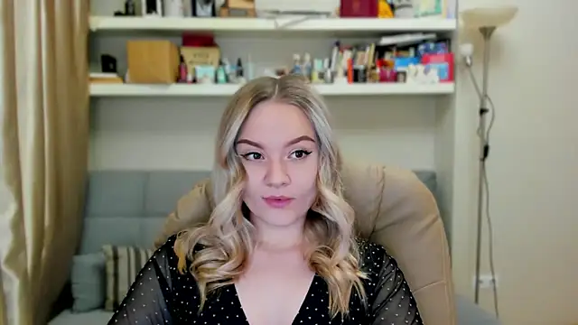 Kara Smith  online show from 16, 11, 2025