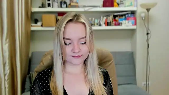 Kara Smith  online show from 18, 9, 2025