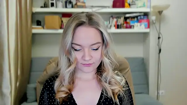 Kara Smith  online show from 21, 11, 2025