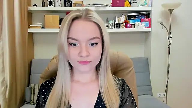 Kara Smith  online show from 28, 2, 2025