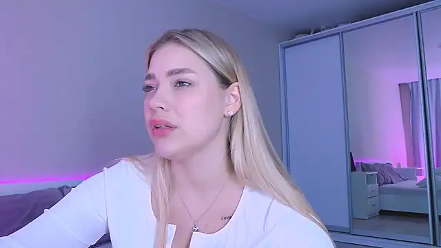 Snapshot of DIANAxxxDIAMOND chatting on 16, 11, 2025 DIANAxxxDIAMOND online show from 16, 11, 2025