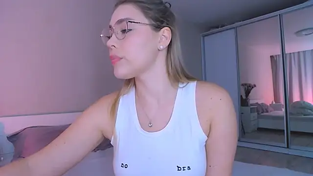 Snapshot of DIANAxxxDIAMOND chatting on 6, 10, 2025 DIANAxxxDIAMOND online show from 6, 10, 2025