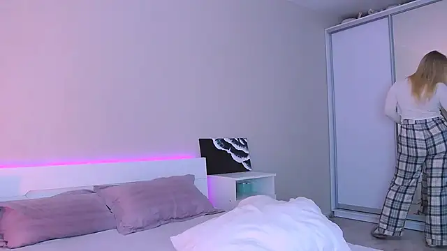 Snapshot of DIANAxxxDIAMOND chatting on 15, 11, 2025 DIANAxxxDIAMOND online show from 15, 11, 2025