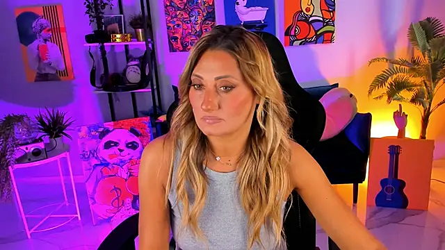 Snapshot of SarahAlluring chatting on 24, 9, 2025 SarahAlluring online show from 24, 9, 2025