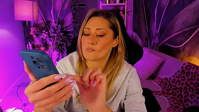 Snapshot of SarahAlluring chatting on 20, 11, 2025 SarahAlluring online show from 20, 11, 2025