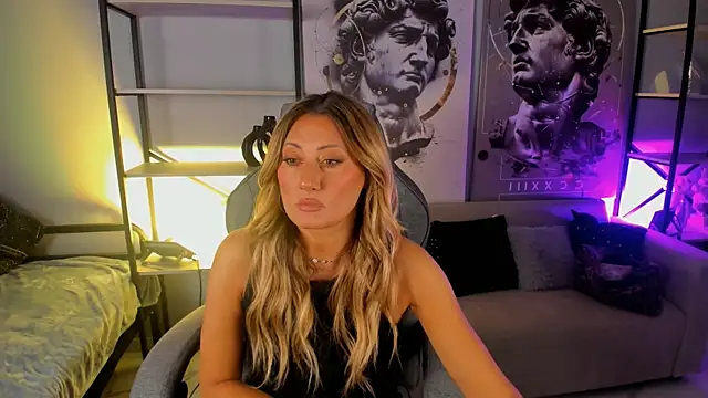 Snapshot of SarahAlluring chatting on 13, 9, 2025 SarahAlluring online show from 13, 9, 2025