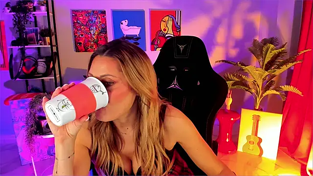 Snapshot of SarahAlluring chatting on 22, 12, 2025 SarahAlluring online show from 22, 12, 2025