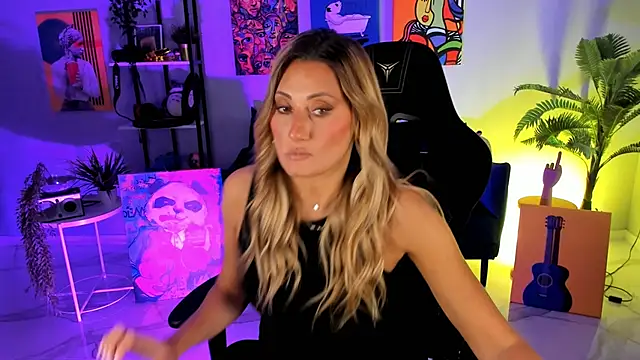 Snapshot of SarahAlluring chatting on 19, 10, 2025 SarahAlluring online show from 19, 10, 2025