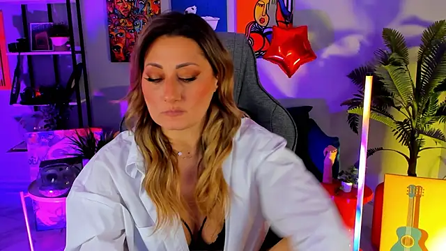 SarahAlluring online show from 7, 3, 2026