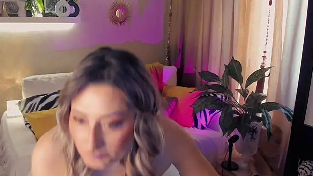 SarahAlluring online show from 15, 5, 2026