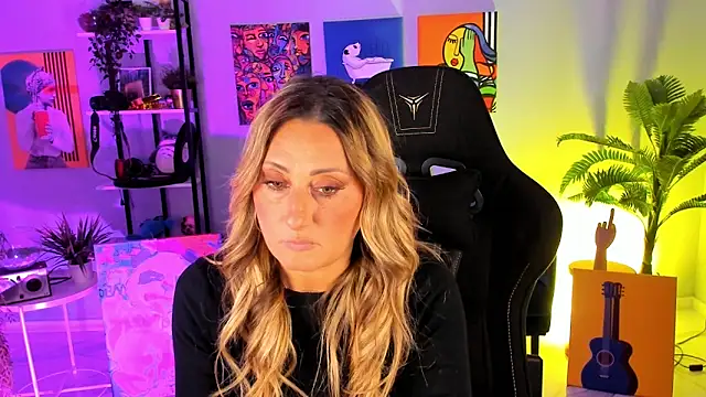 Snapshot of SarahAlluring chatting on 15, 10, 2025 SarahAlluring online show from 15, 10, 2025