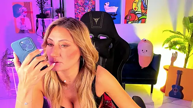 Snapshot of SarahAlluring chatting on 31, 10, 2025 SarahAlluring online show from 31, 10, 2025