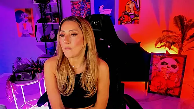 Snapshot of SarahAlluring chatting on 24, 11, 2025 SarahAlluring online show from 24, 11, 2025