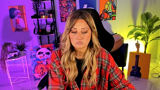 Snapshot of SarahAlluring chatting on 26, 9, 2025 SarahAlluring online show from 26, 9, 2025