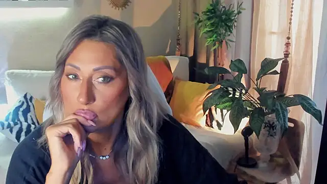 Snapshot of SarahAlluring chatting on 19, 7, 2026 SarahAlluring online show from 19, 7, 2026