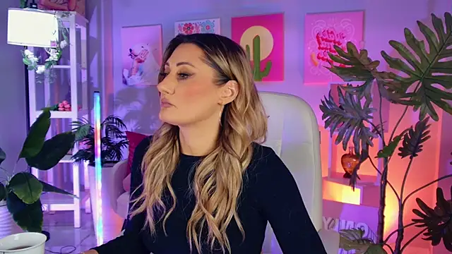 Snapshot of SarahAlluring chatting on 12, 1, 2026 SarahAlluring online show from 12, 1, 2026