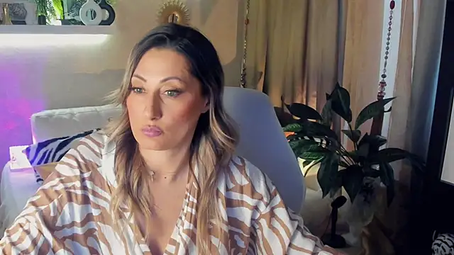 SarahAlluring online show from 14, 5, 2026