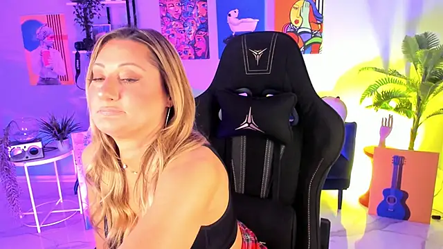 Snapshot of SarahAlluring chatting on 3, 11, 2025 SarahAlluring online show from 3, 11, 2025