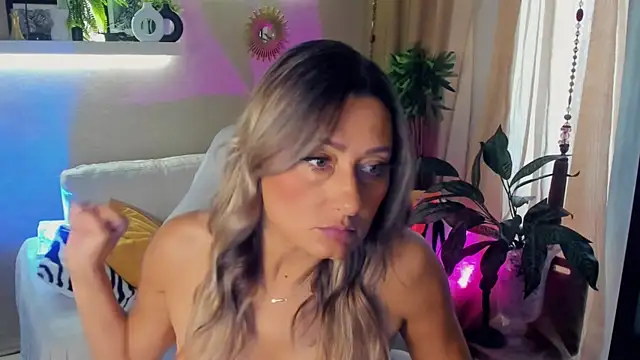 Snapshot of SarahAlluring chatting on 8, 6, 2026 SarahAlluring online show from 8, 6, 2026