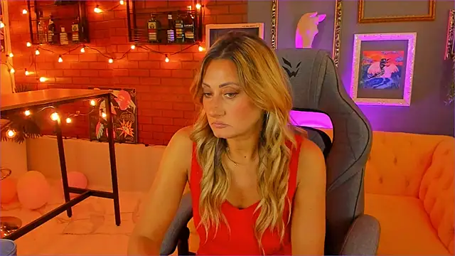 Snapshot of SarahAlluring chatting on 19, 9, 2025 SarahAlluring online show from 19, 9, 2025