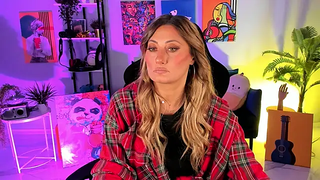 Snapshot of SarahAlluring chatting on 11, 10, 2025 SarahAlluring online show from 11, 10, 2025