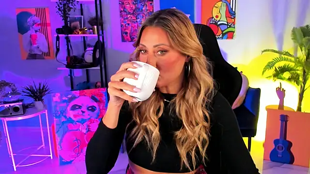 Snapshot of SarahAlluring chatting on 10, 10, 2025 SarahAlluring online show from 10, 10, 2025