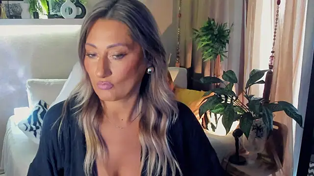 Snapshot of SarahAlluring chatting on 18, 7, 2026 SarahAlluring online show from 18, 7, 2026