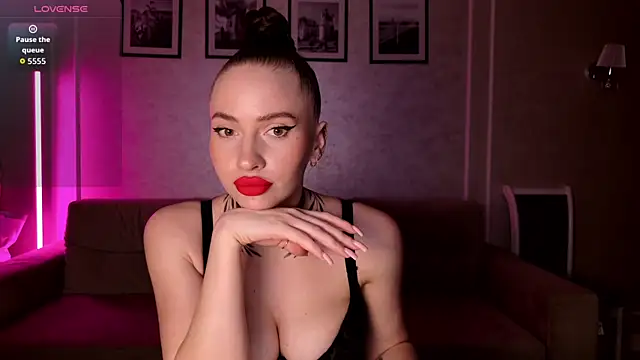 Snapshot of _moon_girl_18 chatting on 15, 2, 2026 moon girl 18 online show from 15, 2, 2026