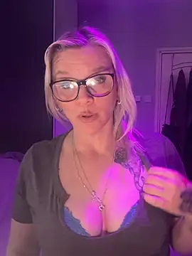 Curvy-Cleo online show from 12, 4, 2026