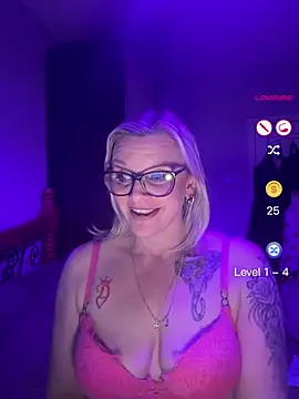 Curvy-Cleo online show from 27, 4, 2026