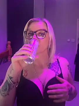 Curvy-Cleo online show from 17, 4, 2026