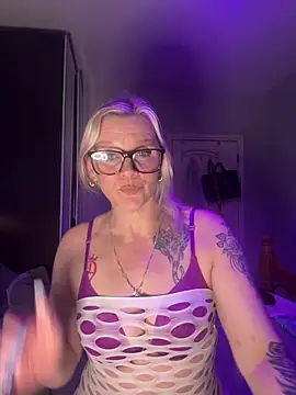 Curvy-Cleo online show from 2, 2, 2026