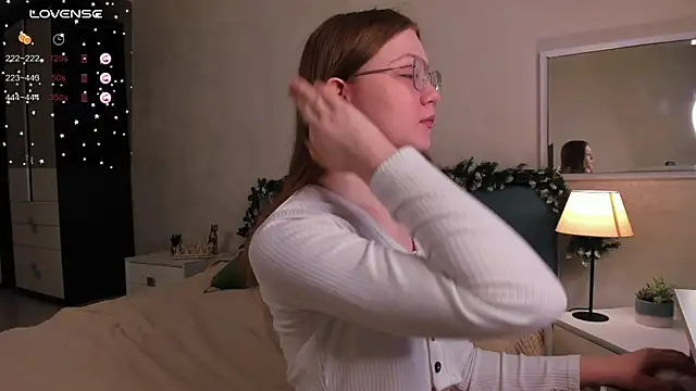 Snapshot of luv_tessa chatting on 20, 12, 2025 luv tessa online show from 20, 12, 2025