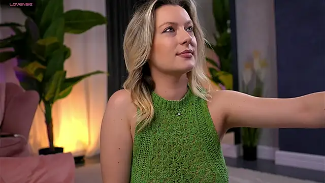 Snapshot of AnnastasiaMills chatting on 14, 11, 2025 AnnastasiaMills online show from 14, 11, 2025