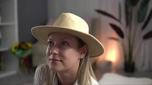AnnastasiaMills online show from 16, 7, 2026
