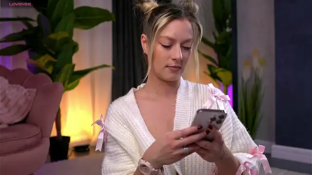 Snapshot of AnnastasiaMills chatting on 15, 11, 2025 AnnastasiaMills online show from 15, 11, 2025