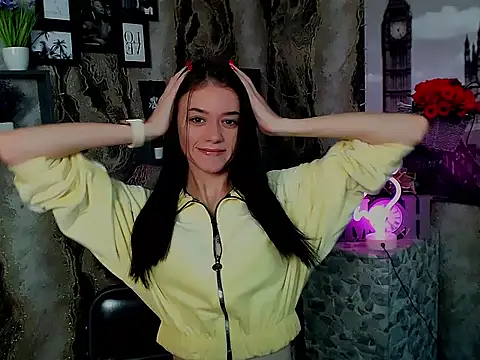 Snapshot of LanaTey chatting on 13, 10, 2025 LanaTey online show from 13, 10, 2025