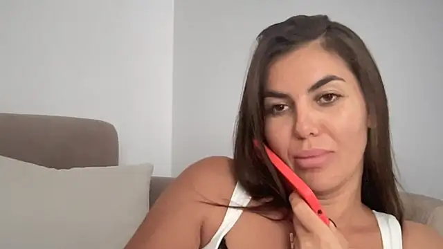 Snapshot of AngelinaMeov chatting on 7, 10, 2025 AngelinaMeov online show from 7, 10, 2025