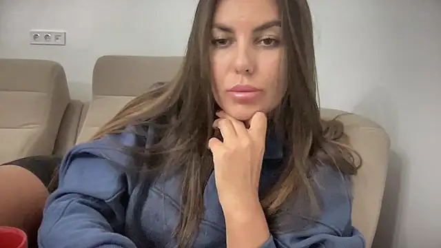 Snapshot of AngelinaMeov chatting on 12, 9, 2025 AngelinaMeov online show from 12, 9, 2025