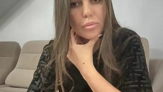 Snapshot of AngelinaMeov chatting on 19, 10, 2025 AngelinaMeov online show from 19, 10, 2025