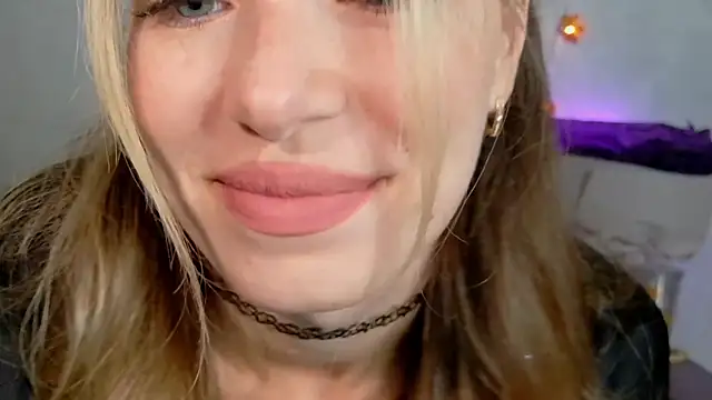 SweetDarling7 online show from 28, 9, 2025