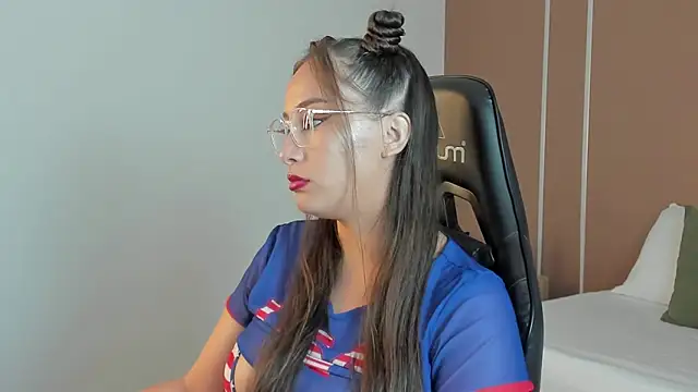 sophia martinezz  online show from 14, 10, 2025