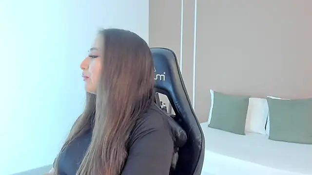 sophia martinezz  online show from 11, 10, 2025