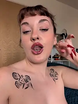 Petite Juicy Olive online show from 15, 5, 2026