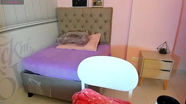 Tania Duque online show from 25, 9, 2025