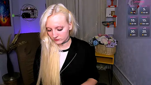 Snapshot of madam_uliis chatting on 9, 4, 2026 madam uliis online show from 9, 4, 2026