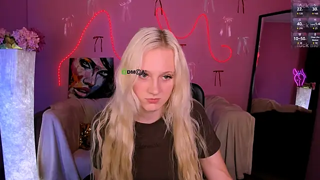 Snapshot of madam_uliis chatting on 14, 4, 2026 madam uliis online show from 14, 4, 2026