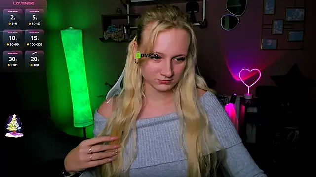 Snapshot of madam_uliis chatting on 1, 12, 2025 madam uliis online show from 1, 12, 2025