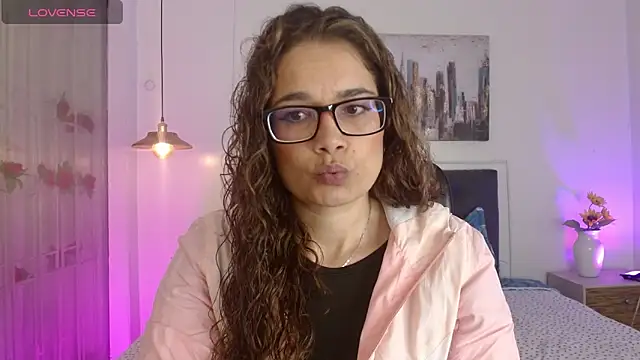 Snapshot of Rose_Thompson1 chatting on 7, 5, 2026 Rose Thompson1 online show from 7, 5, 2026