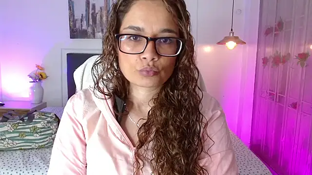 Snapshot of Rose_Thompson1 chatting on 17, 5, 2026 Rose Thompson1 online show from 17, 5, 2026